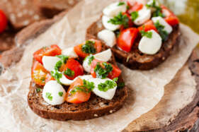 Caprese szendvics