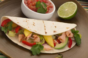 Lazacos-zöldséges taco