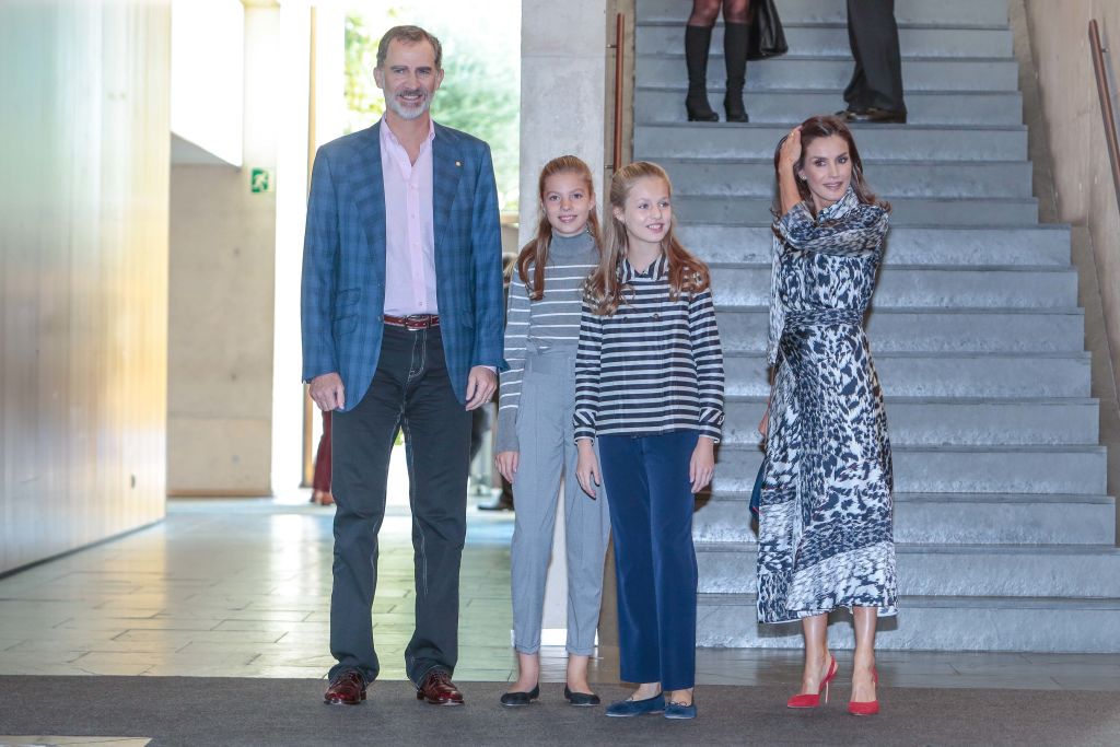 spanyol királyi család, királyné, Victoria Beckham ruha