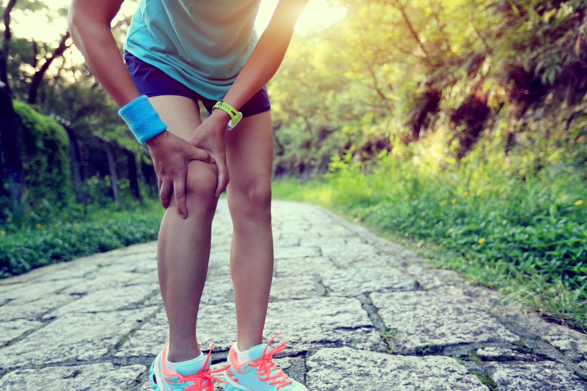 térdfájdalom edzés közben a csípőízület ragasztásainak törése
