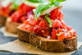 bazsalikom bruschetta