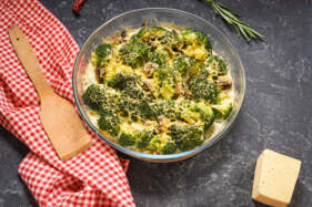 csőben sült quinoa, brokkoli